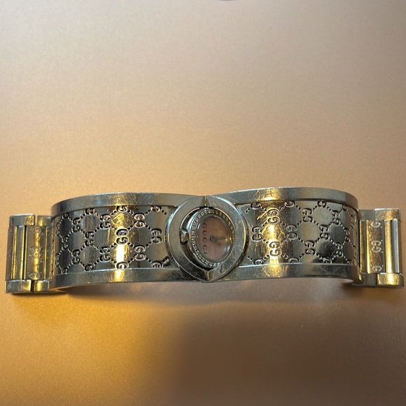 Gucci Twirl Bracelet Watch - Picture 9 of 13